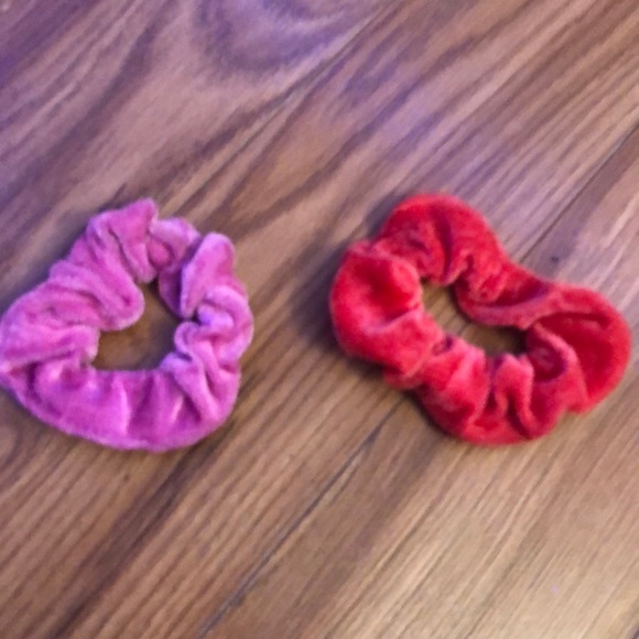 pink scrunchie set - Picture 2 of 4